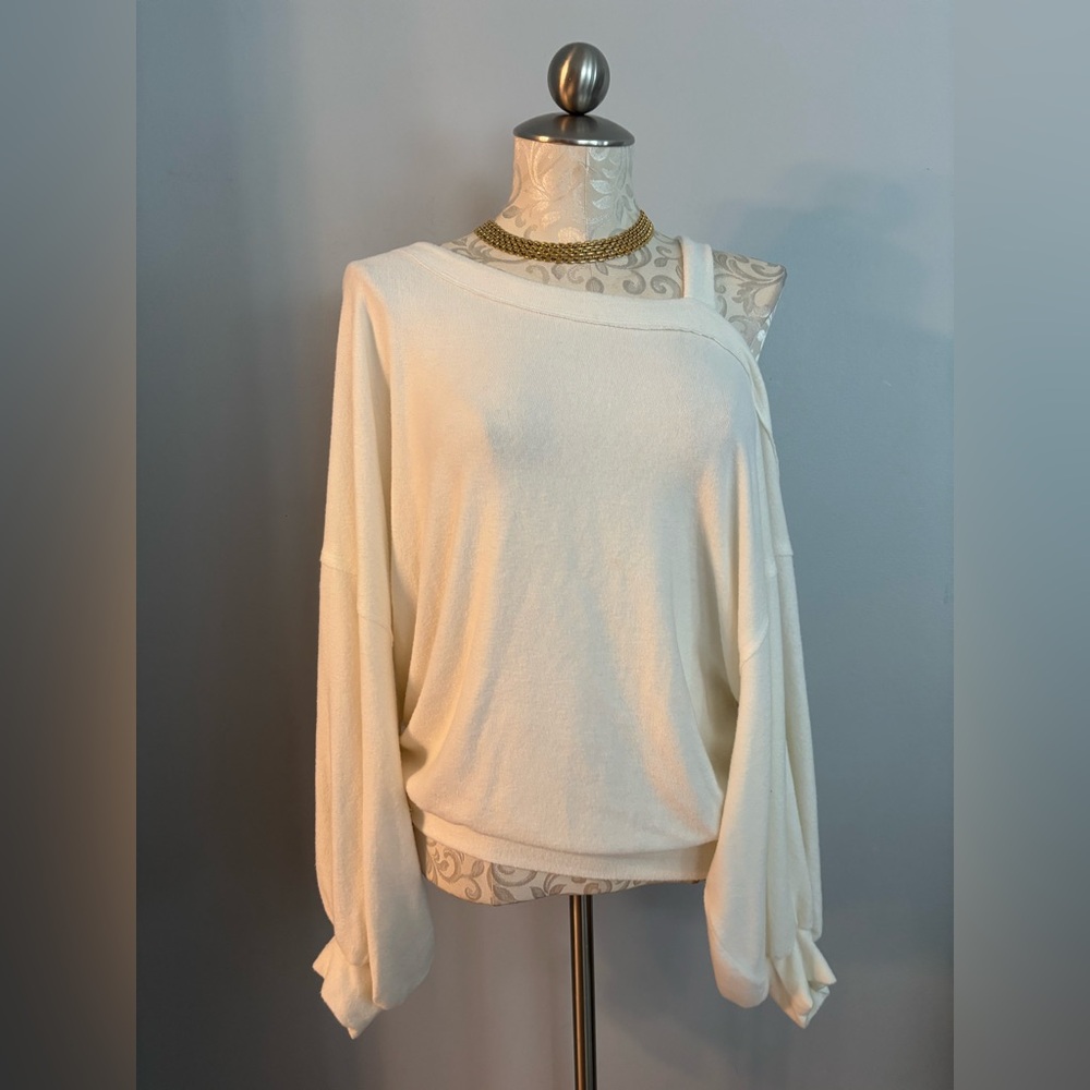 Free People Ivory Cold Shoulder Flaunt It Top Size Large.    #45